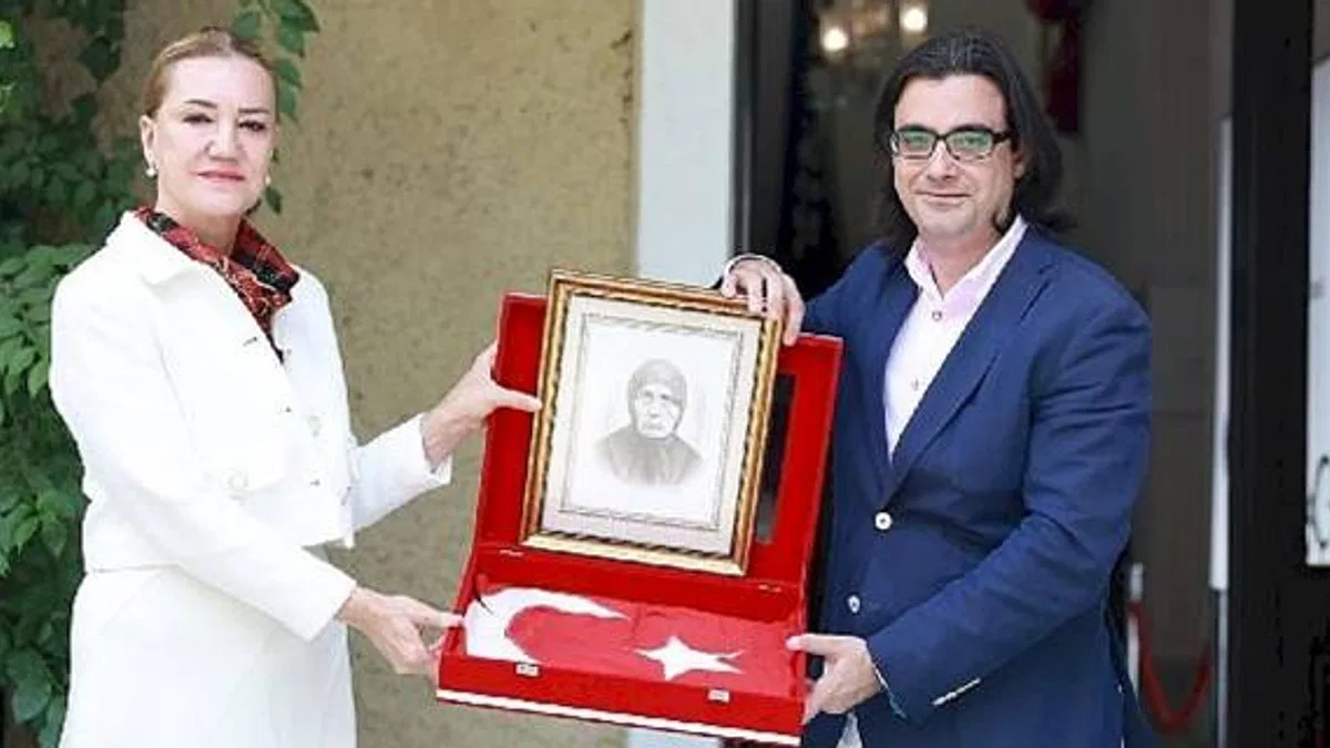 İzmir'in Kurtuluş Gününde DEÜ'ye Anlamlı Emanet: Asırlık Türk Bayrağı ziyaretçilerini bekliyor