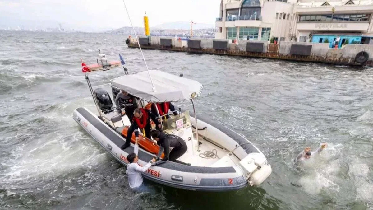 İzmir'de arabalı yolcu gemisinde tatbikat