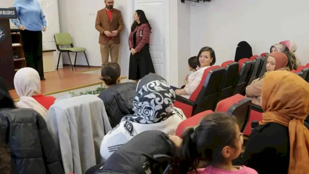 İzmir Karabağlar’da annelere farkındalık eğitimi