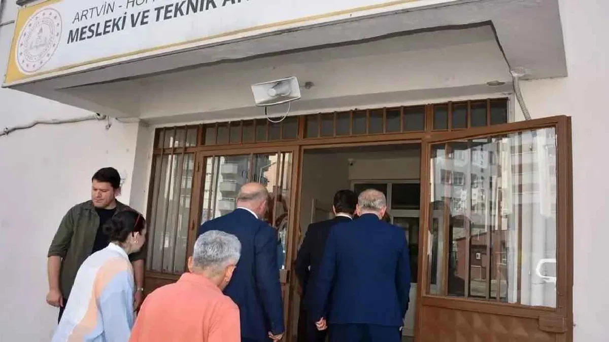 Artvin Hopa'da Kaymakam Karakaya'dan okullara inceleme