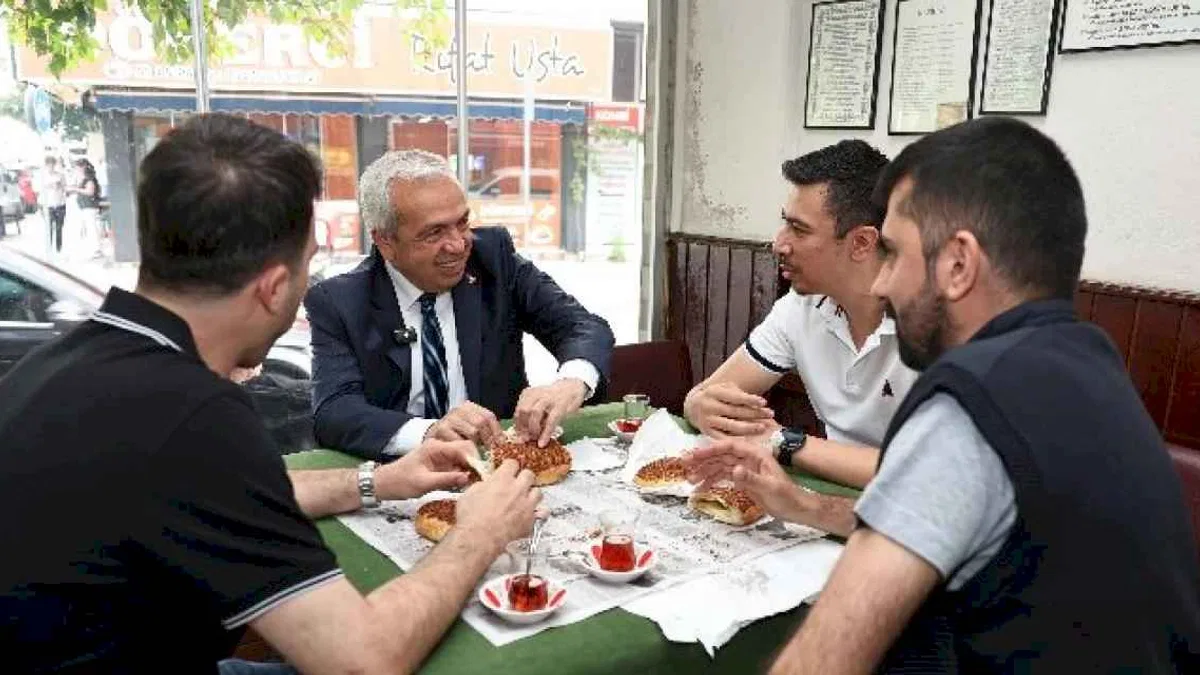 Başkan Özdemir vatandaşlarla kahvaltıda buluştu