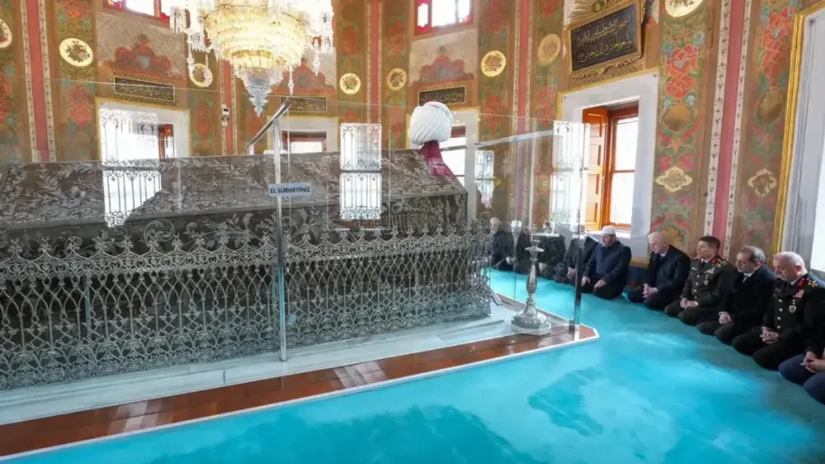 Fatih Sultan Mehmet vefatının 545. yılında kabri başında anıldı