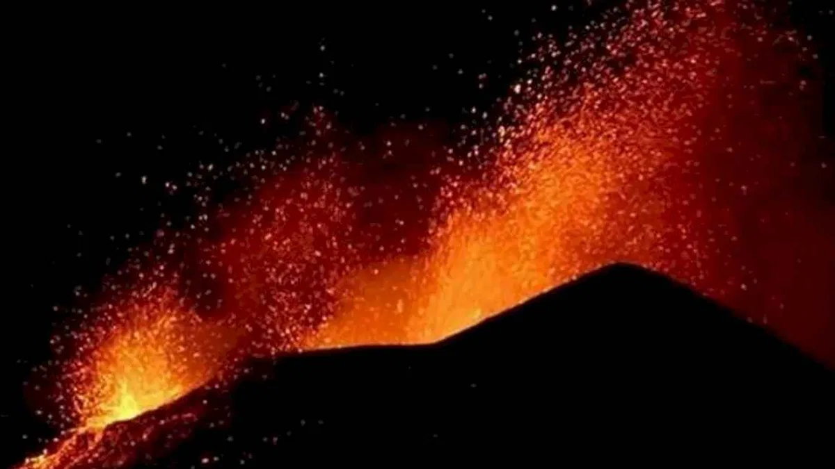 Etna Yanardağı yeniden faaliyette