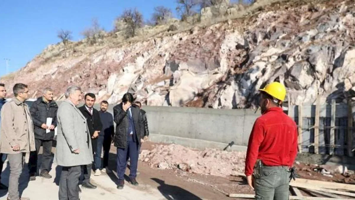 Kayseri Melikgazi'de yeni yol mesaisi