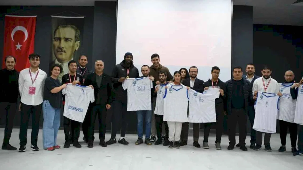 Özel bireyler, Çayırova’nın dev adamlarıyla spor yaptı