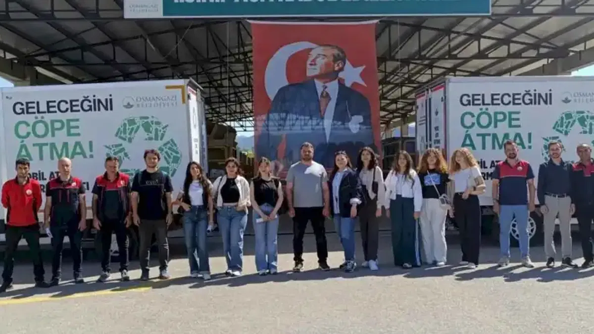 Öğrenciler kapı kapı dolaşılarak halka çevre bilinci kazandırıyor