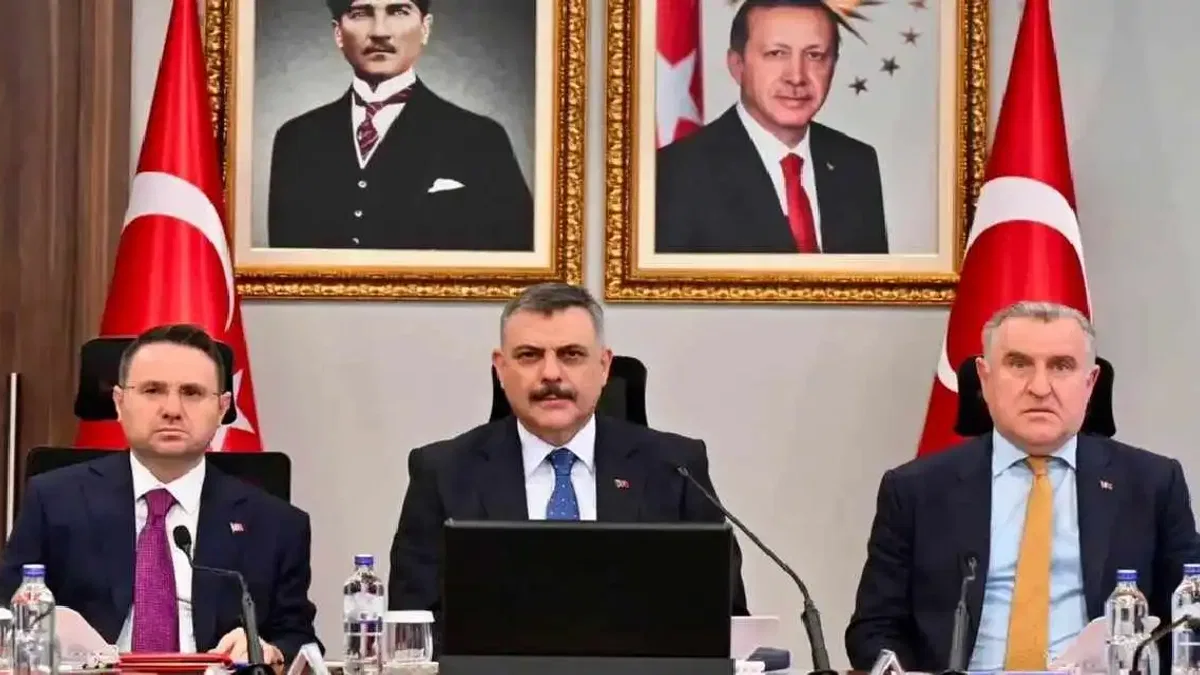 3 Bakan futbolu masaya yatırdı