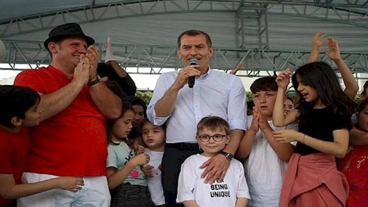 Zeytinburnu'nda 'Karne Sevinci' Şenlikle Kutlandı