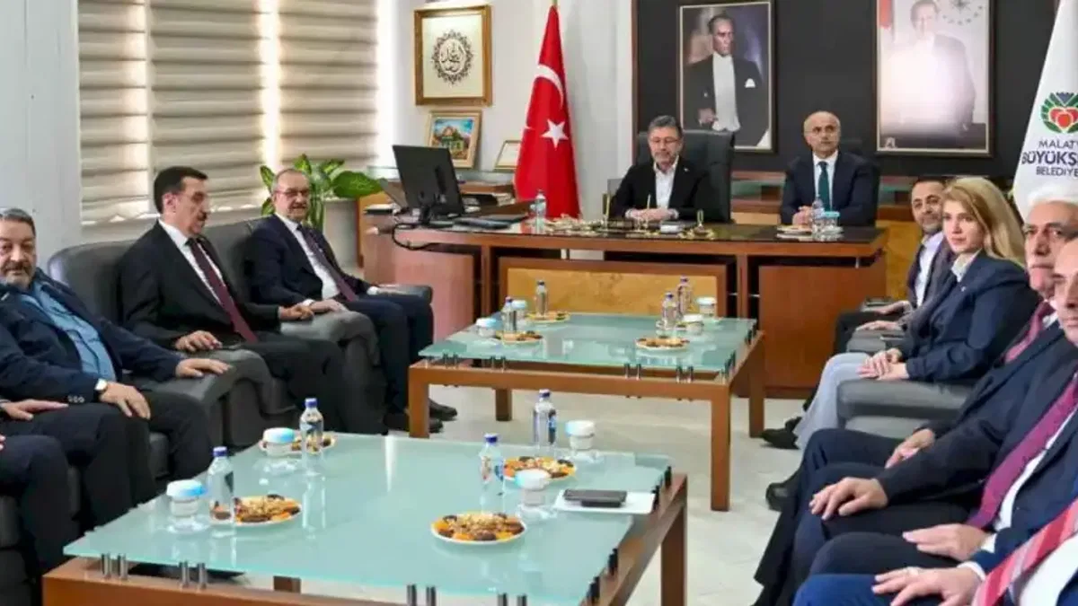 Malatya’da zirai don mağduriyeti! Bakan Yumaklı’dan ilk ziyaret