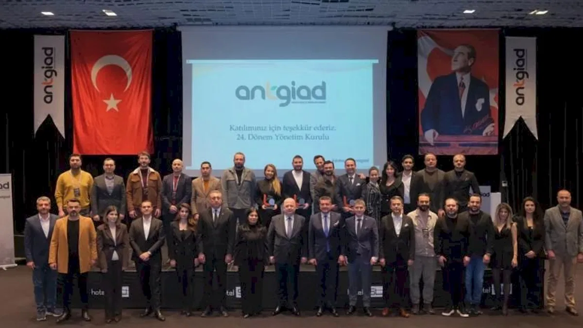 ANTGİAD Toplantısında küresel belirsizlik ve aile anayasası vurgusu: Hazırlıksızlık en büyük risk