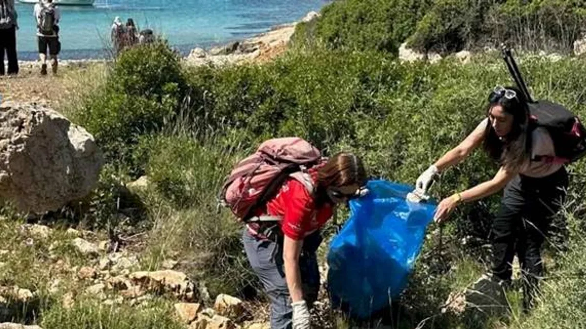 İzmir'de gençler Efes Mimas Yolu’nda doğayla buluştu