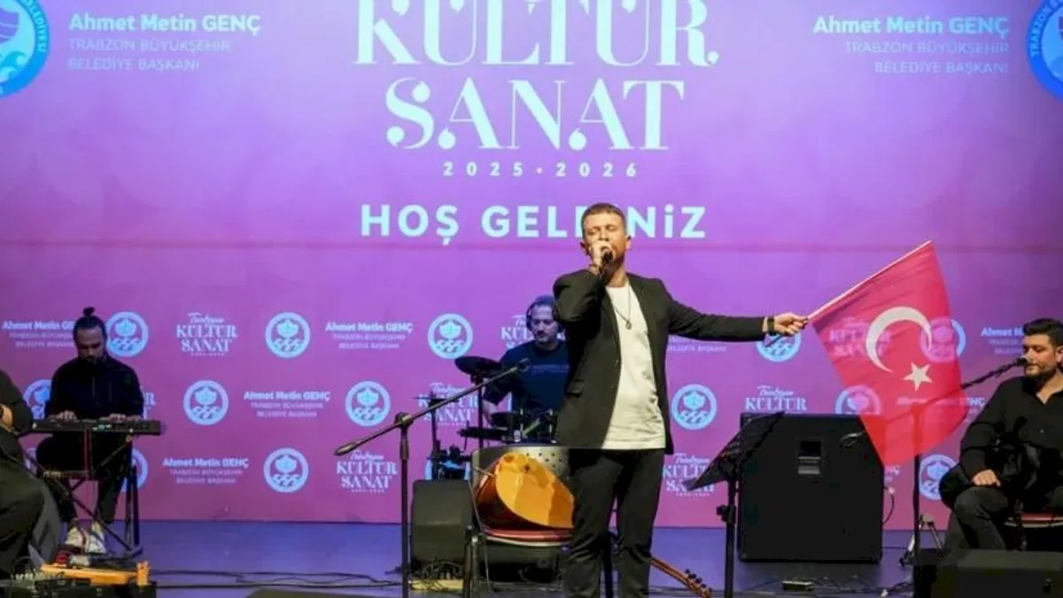 Volkan Arslan’dan Türk bayrağıyla anlamlı konser