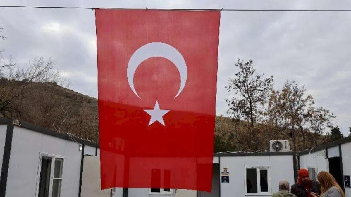 Önce evleri sonra dünyaları başına yıkıldı