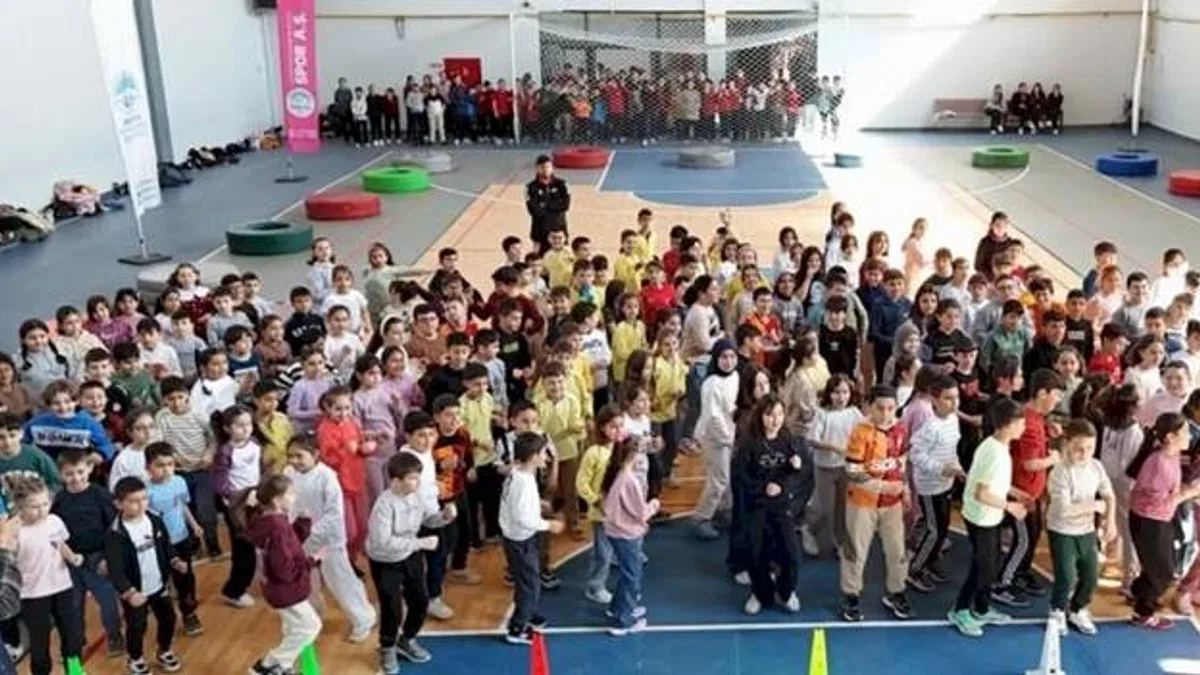 Kayseri Büyükşehir Develili öğrencileri sporla buluşturdu