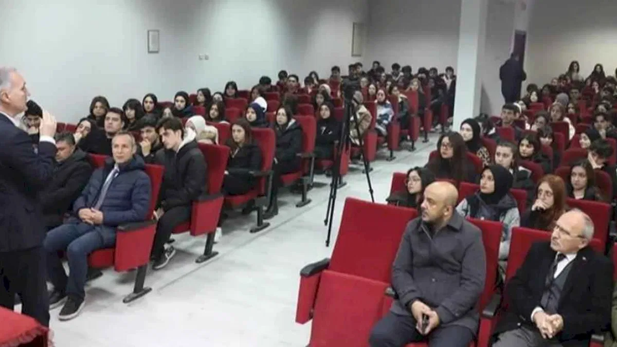 Başkan Taban, "Genç Bakış" programlarında öğrencilerle bir araya geldi