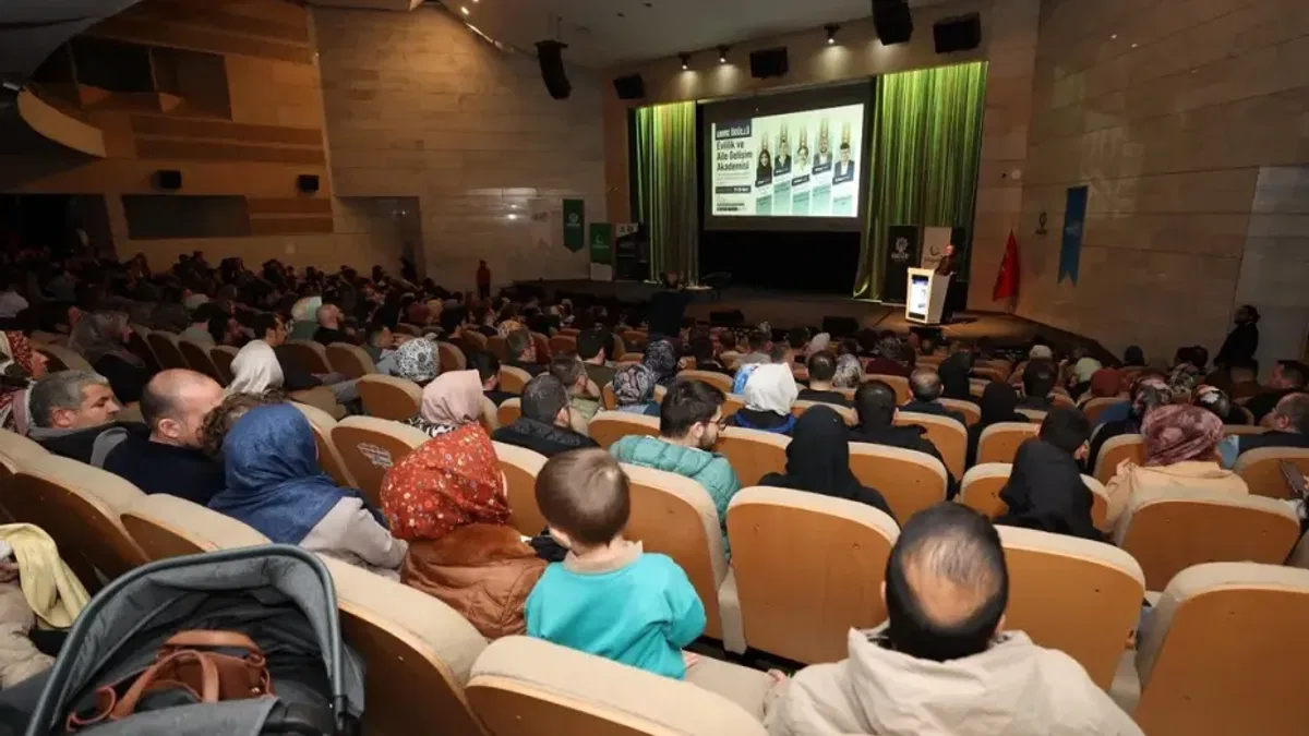 Konya Karatay'da aile seminerleri sürüyor