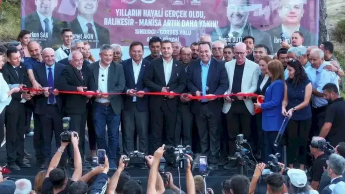 Gördes–Sındırgı yolunda birlikle gelen hizmet