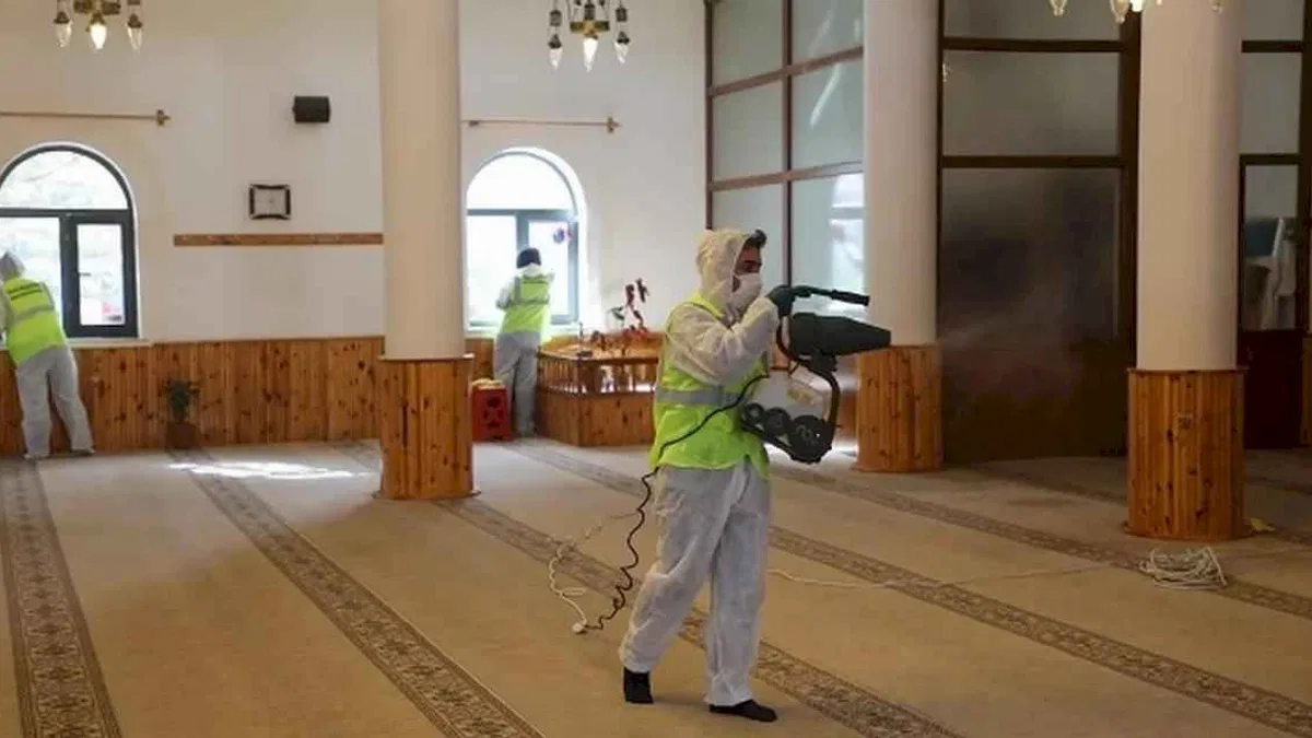 Kayseri Talas'ta ramazan öncesi camilerde temizlik mesaisi
