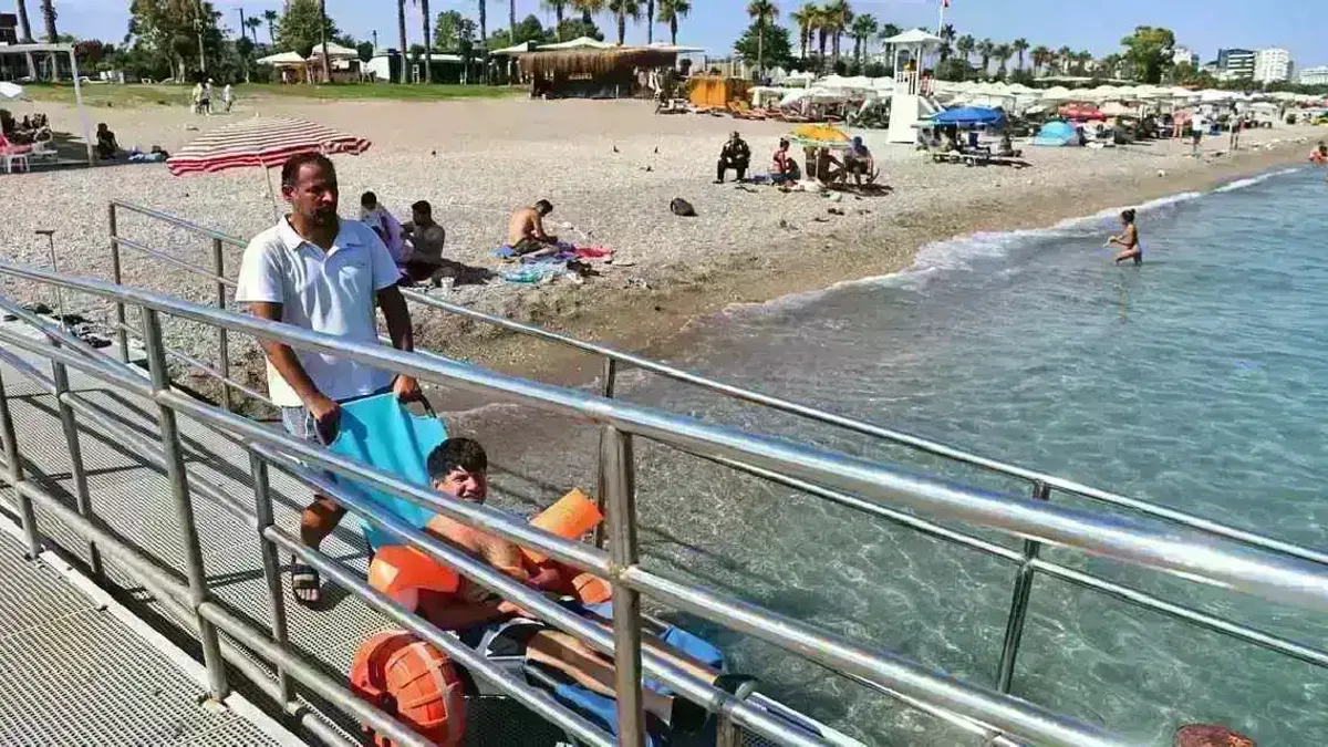 Antalya’da engelsiz plajlara yoğun ilgi