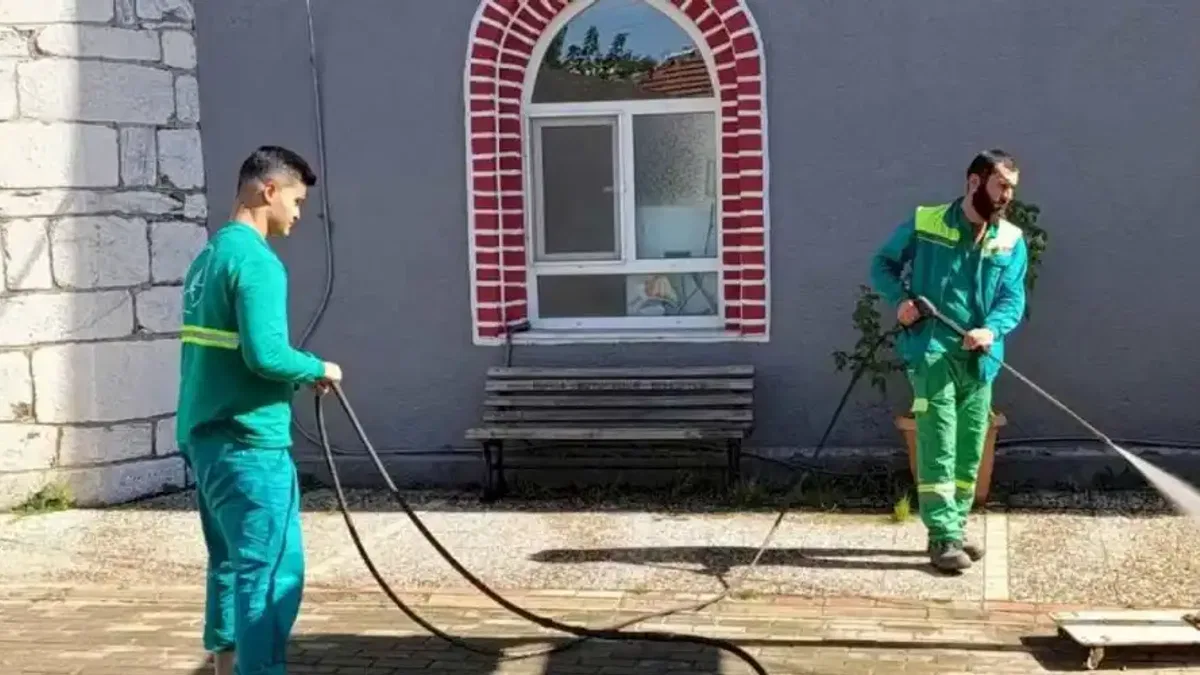 Osmangazi’deki camiler temizleniyor