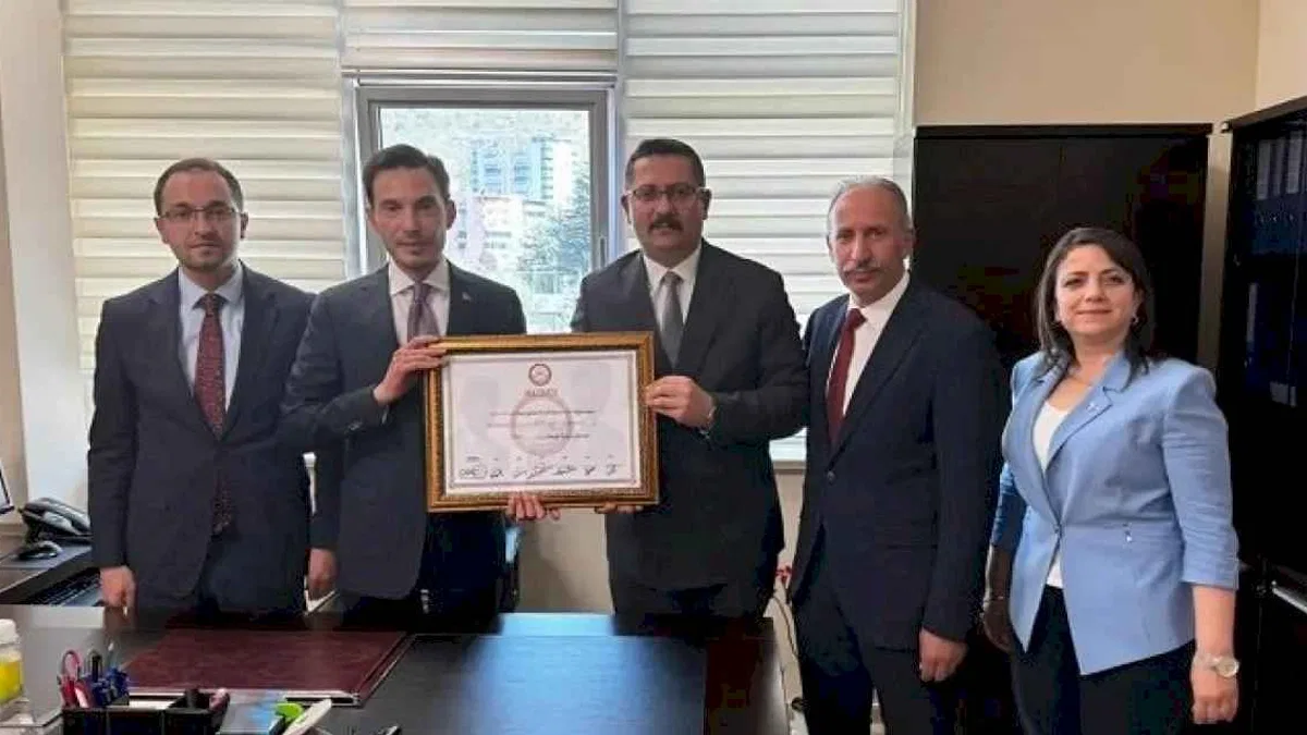 Efsane Vali'nin oğlu, başkanlık koltuğuna oturdu
