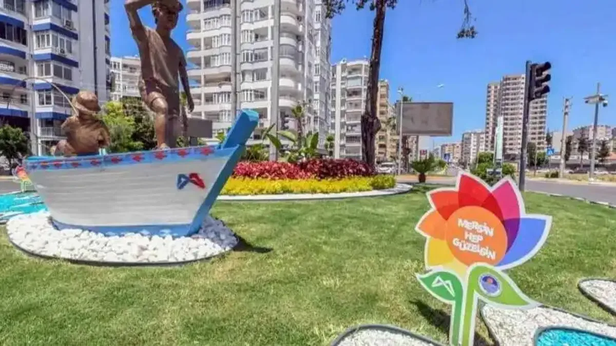 Mersin’de kent estetiğine yaz dokunuşu