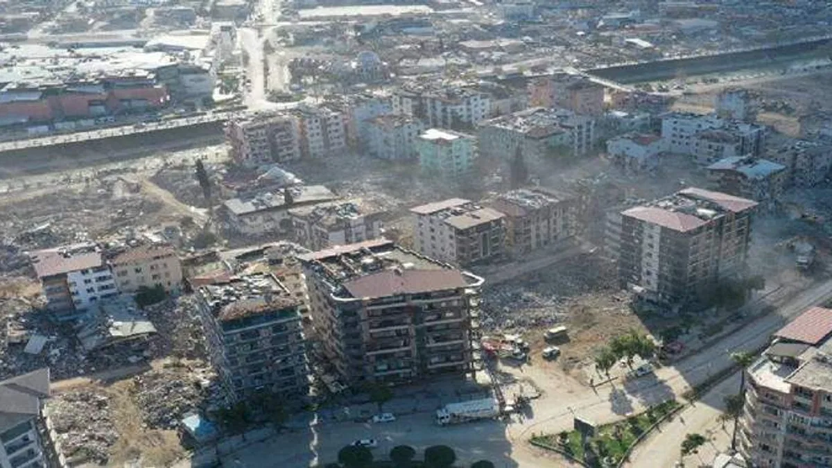 Hatay’da enkaz kaldırma sürüyor