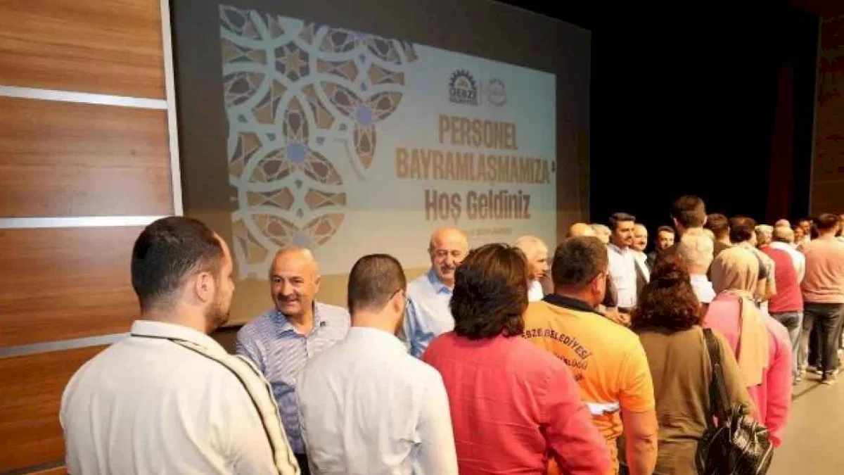 Gebze'de belediye personeli bayramlaştı