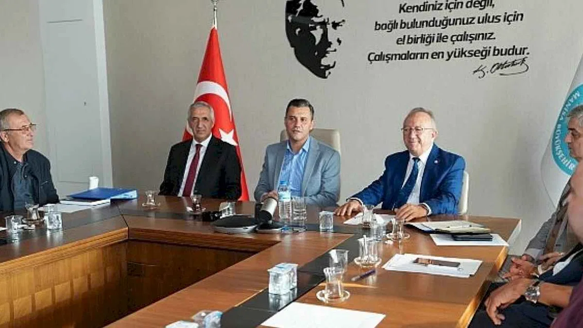 Büyükşehir, Tarımda Verimli Su Kullanımı için Sulama Kooperatifleri ile Bir Araya Geldi