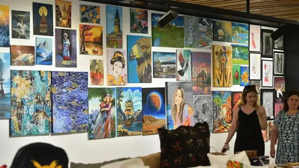 İstanbul'da “Renklerin Yolculuğu” sanatseverlerle buluştu