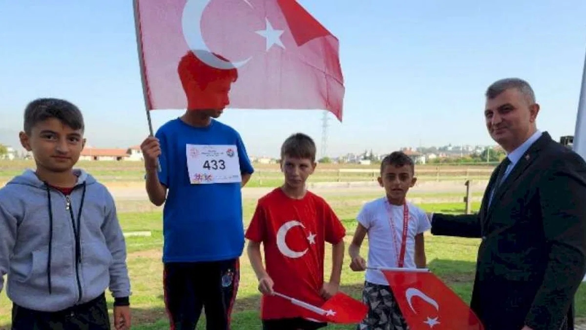 Gölcük'te 100. yıla koştular