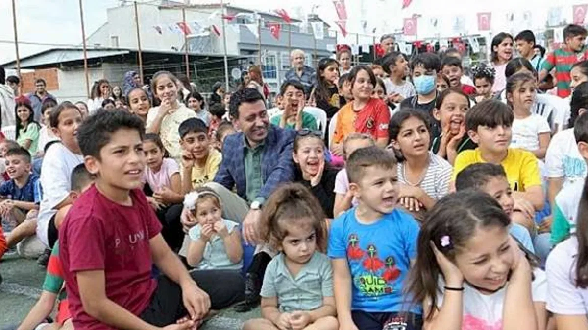 Bayraklılı çocuklar mahalle şenliğinde coşkuyla eğlendi