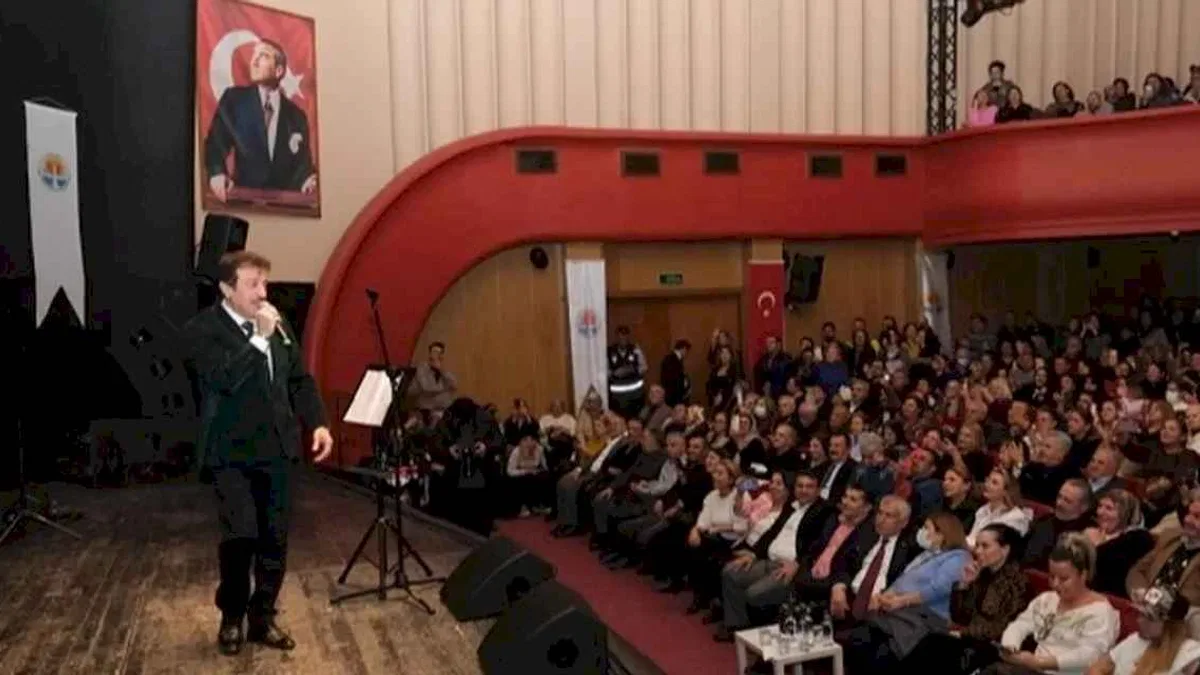 Ferdi Tayfur Adana'da anıldı