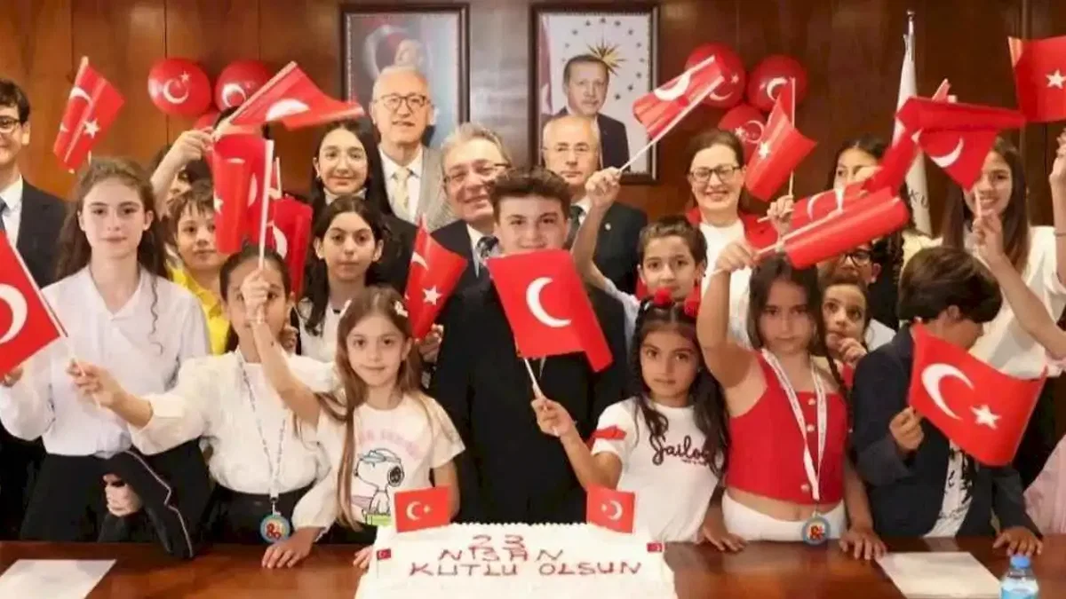 DEÜ'de yönetim çocuklardaydı