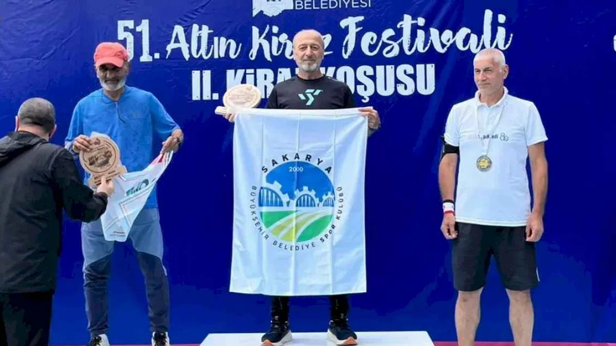 Sakarya’nın koşan tecrübesi Ali Turan kürsüyü bırakmıyor