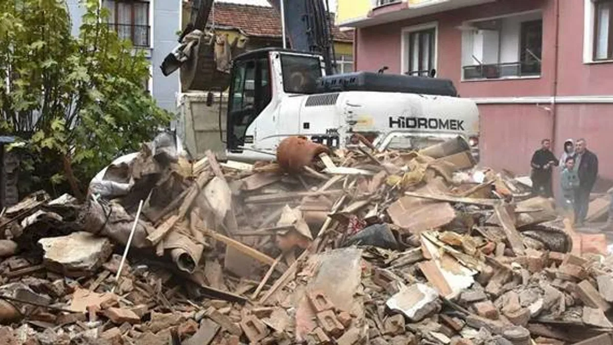 Bursa Gemlik'te metruk temizlik