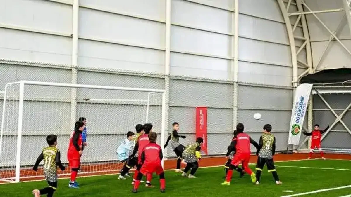 Malatya'da 'Minikler Yarıyıl Futbol Şenliği' turnuvası başladı
