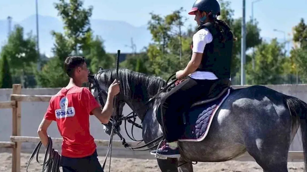 Kayseri Büyükşehir'den binicilik eğitimi