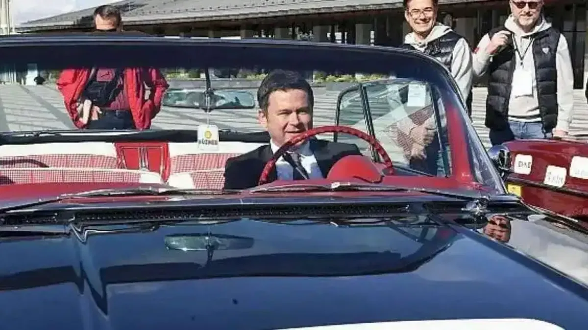 Klasik otomobiller Başkan Aydın'ın startıyla yola çıktı