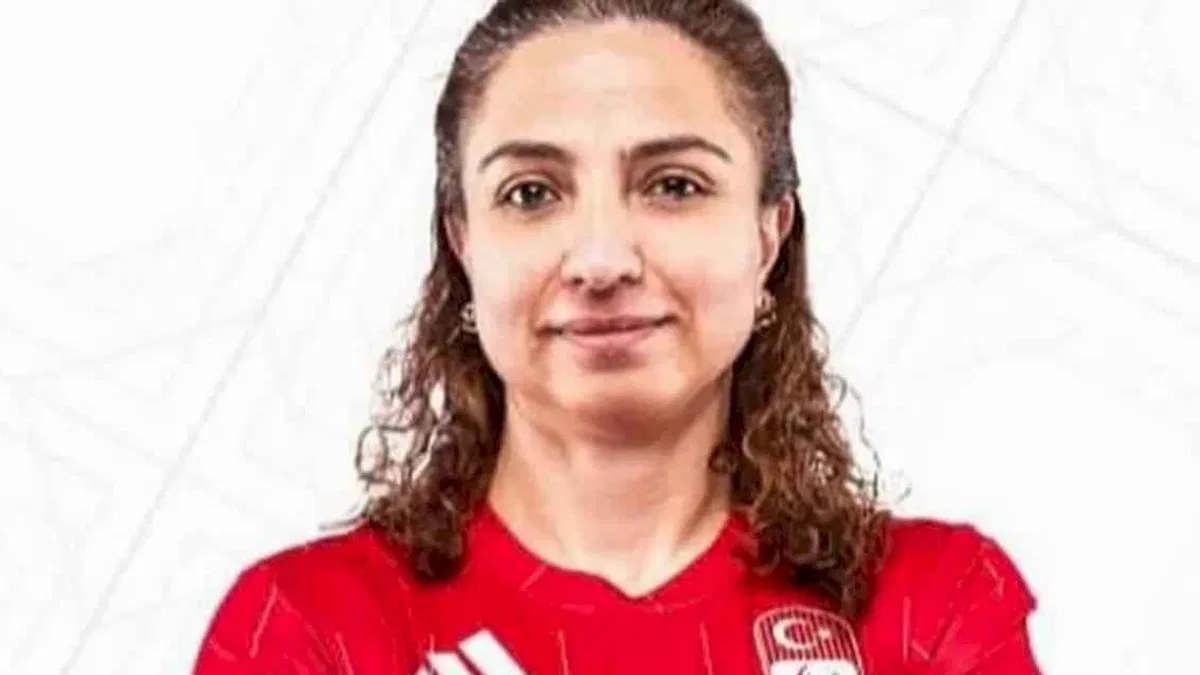 Emine Seçkin madalya için Paris'te