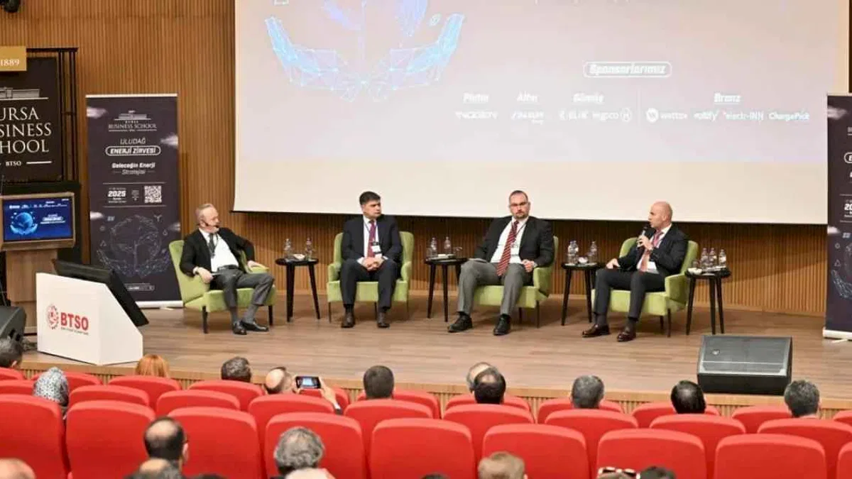 ‘Geleceğin Enerji Stratejisi’ Uludağ Enerji Zirvesi’nde konuşuldu