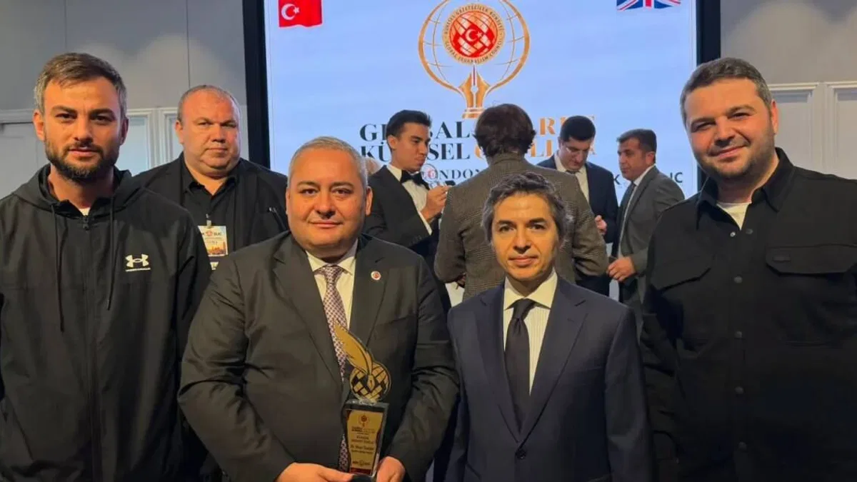 Keçiören'de Başkan Özarslan uluslararası ödül aldı