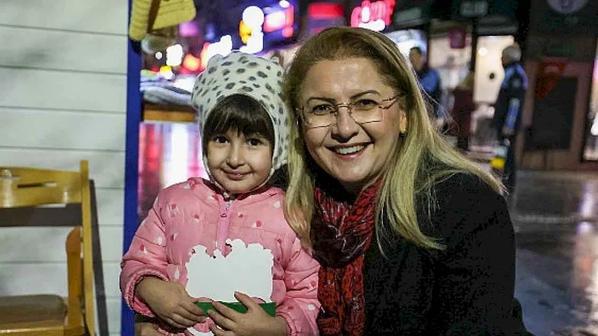 Başkan Ovalıoğlu Bakırköy'de Kurulan Yılbaşı Panayırını Ziyaret Etti