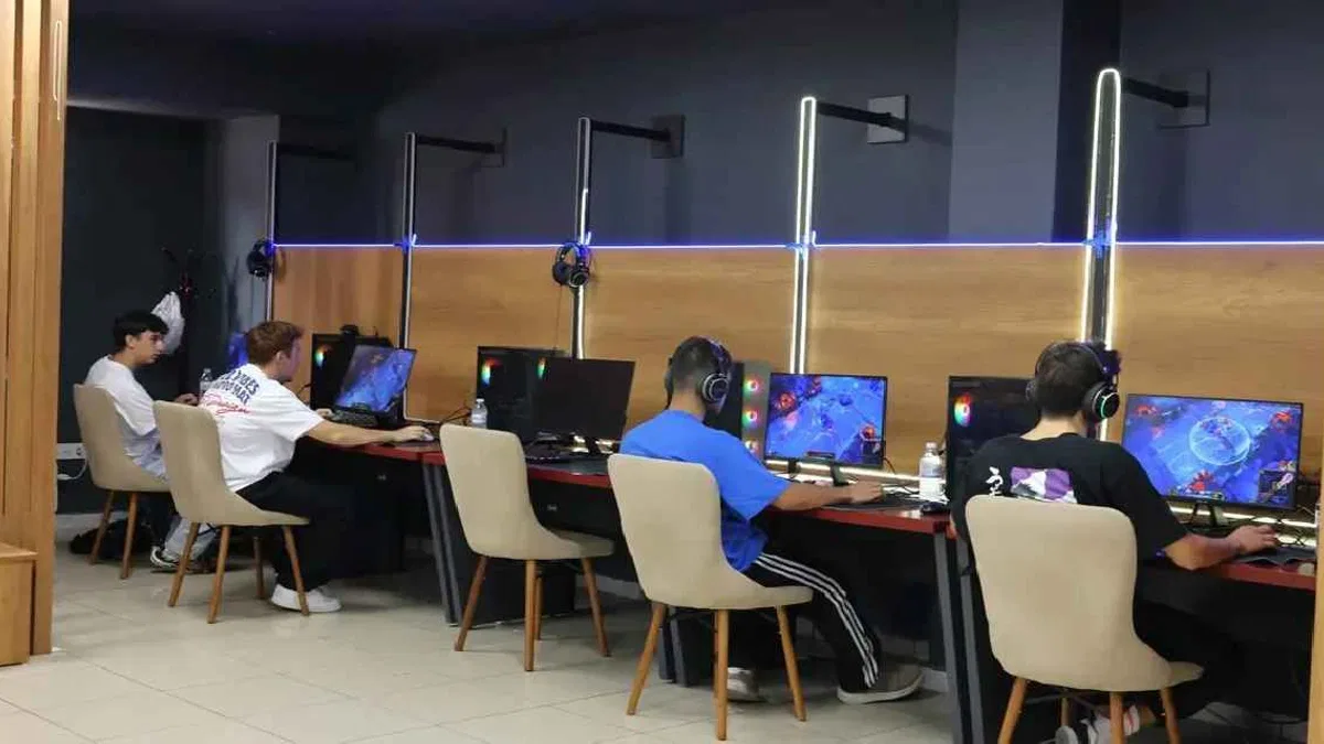 Ankara Keçiören'de gençler 'espor'la buluştu