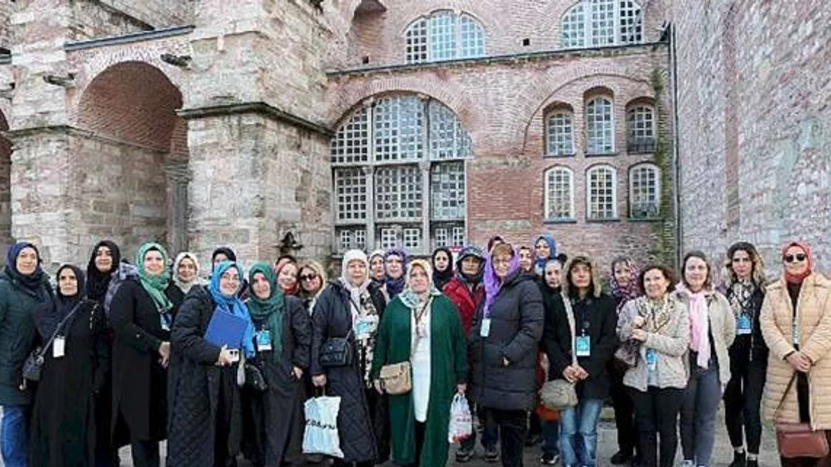 Küçükçekmece Belediyesi'nden Kadınlara Özel Gezi: İstanbul'un Simgelerine Ücretsiz Yolculuk Devam Ediyor