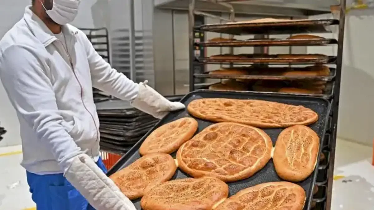Antalya'da ramazan sofralarına uygun fiyatlı pide