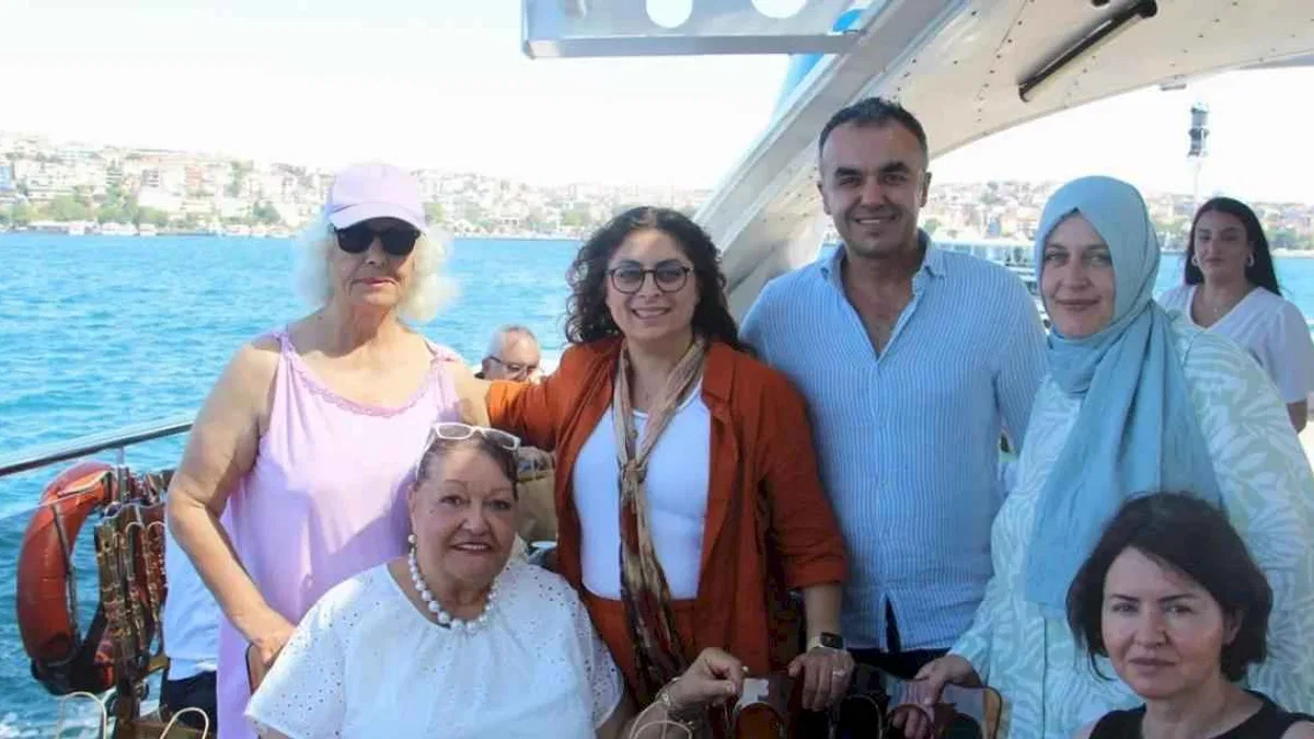 Darülaceze sakinlerinin İstanbul'da Boğaz keyfi