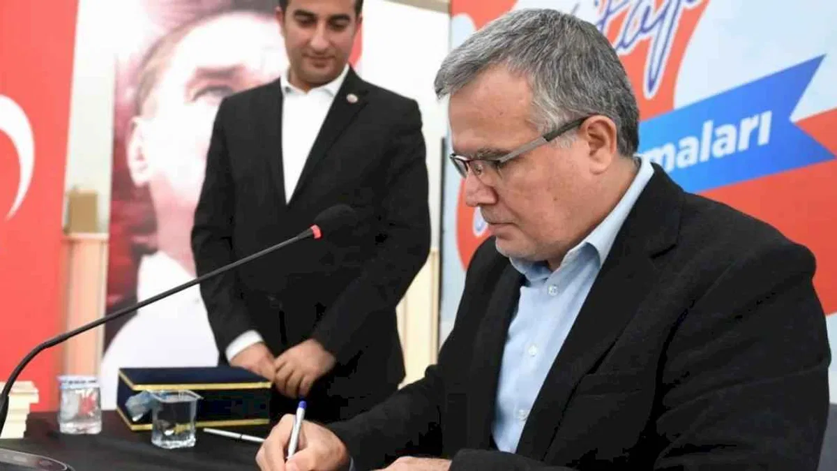 ‘Paşa’nın Sofracısı’ Bursa Osmangazi’de okurlarıyla buluştu