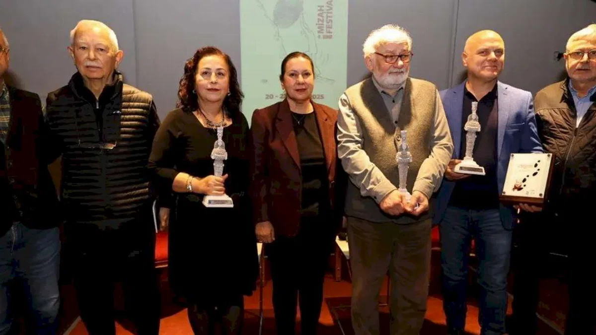 İzmir Mizah Festivali yoğun ilgiyle devam ediyor