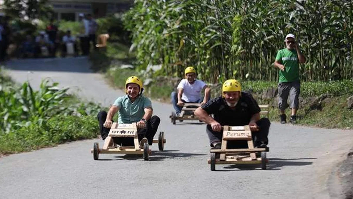 Rize'de tahta arabalar 'Laz Ralli'de yarıştı